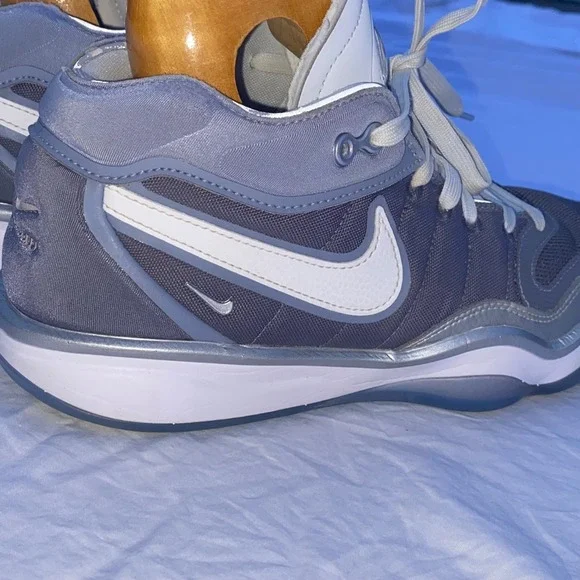 Nike Air Zoom G.T. Hustle 2 basketball shoes in the Light Carbon Women's size 9 - Picture 11 of 13